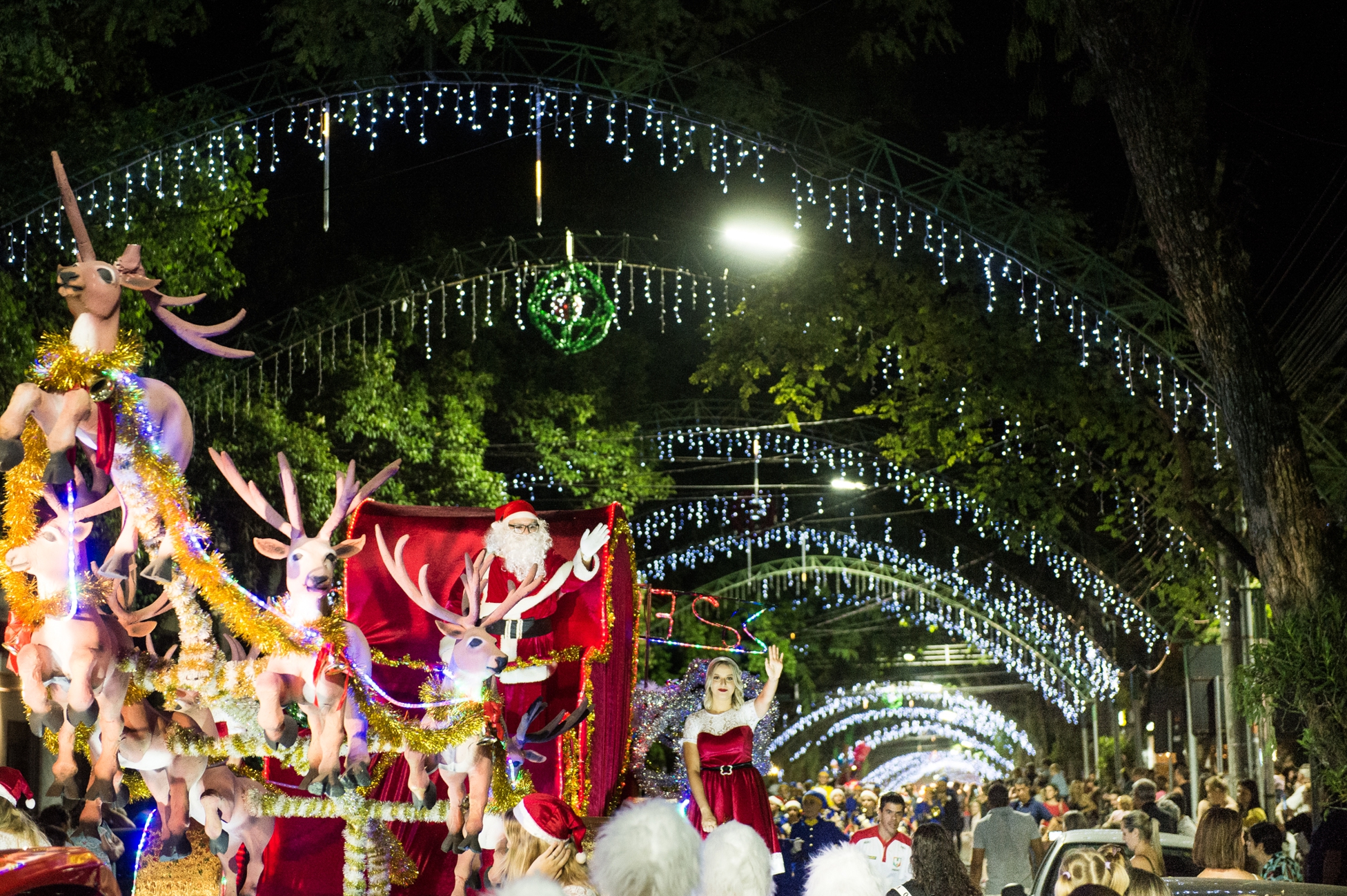 Parceria entre entidades viabiliza decoração natalina em Santa Cruz