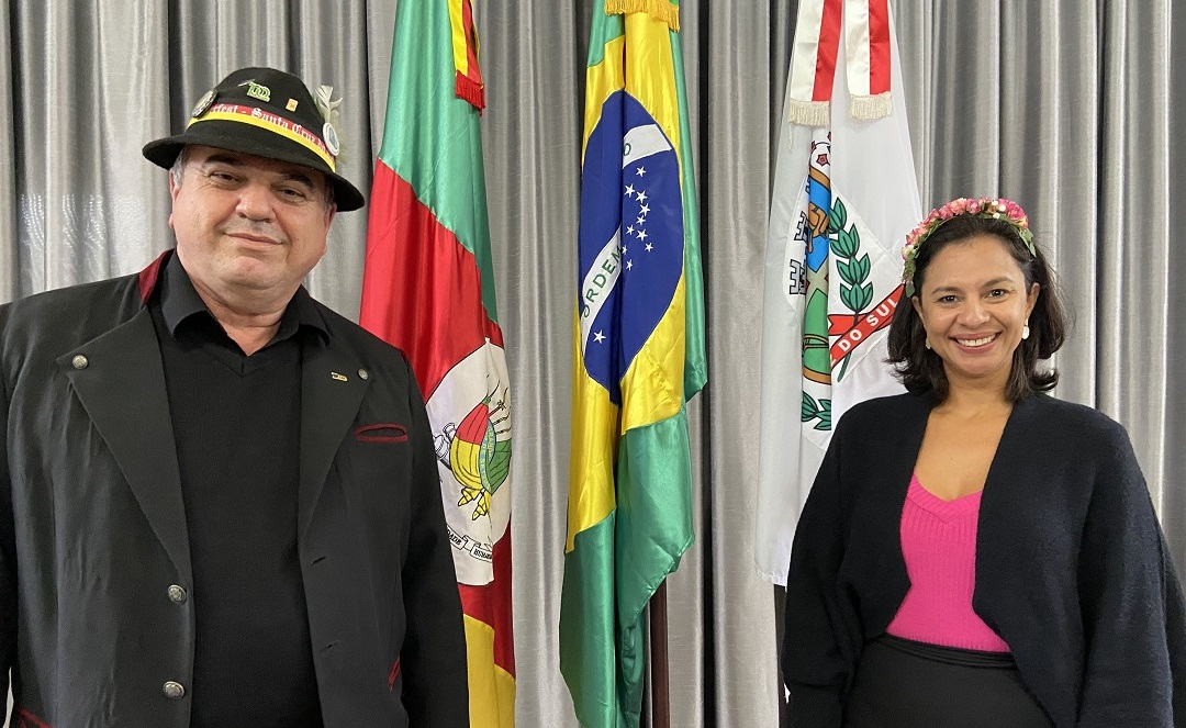 Roberta Pereira e João Goerck comandam 36ª Oktoberfest e Feirasul